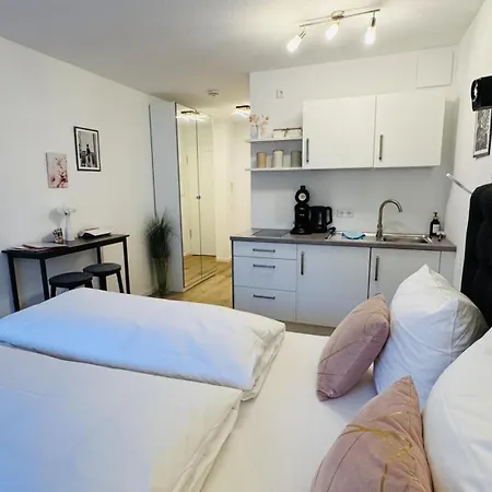 Juliette - Zentral Wohnen Mit Balkon, Glasfaser Und Kostenlosem Parkplatz アパート フライブルク